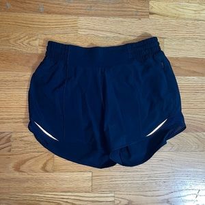 Lululemon Hotty hot high-rise Short 4” - color: true navy
